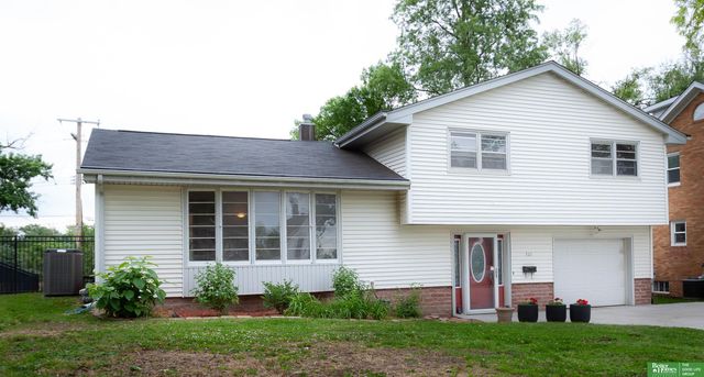 511 N Grandview Avenue, Papillion, NE 68046