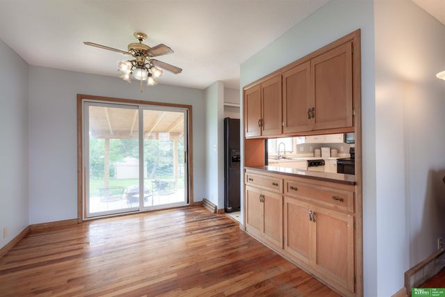 511 N Grandview Avenue, Papillion, NE 68046