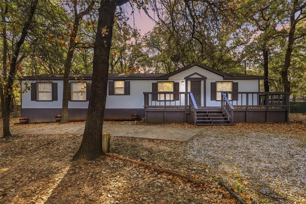 4631 Lyndi Lane, Granbury, TX 76049 — exterior