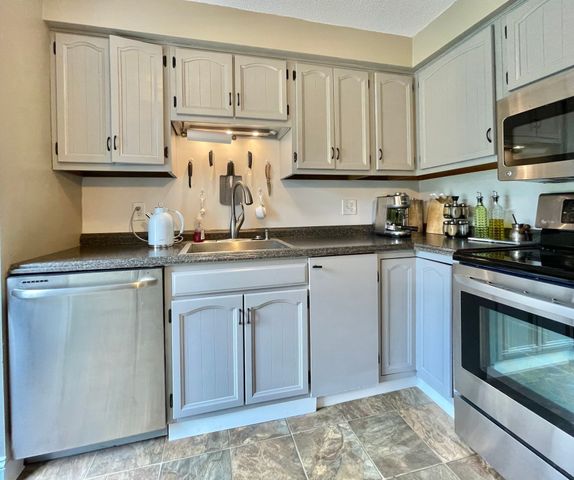 11 Gooseneck 11, Swampscott, MA 01907