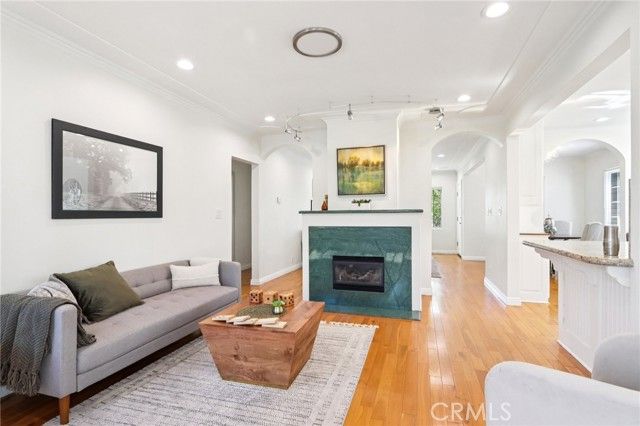 1735 N Lima Street, Burbank, CA 91505