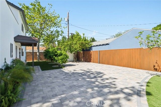 1735 N Lima Street, Burbank, CA 91505