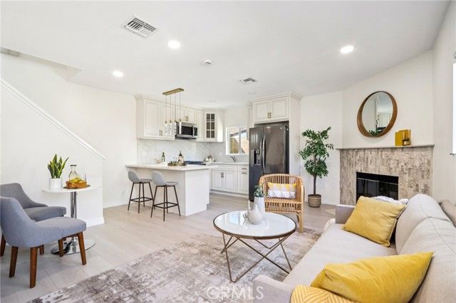 1735 N Lima Street, Burbank, CA 91505