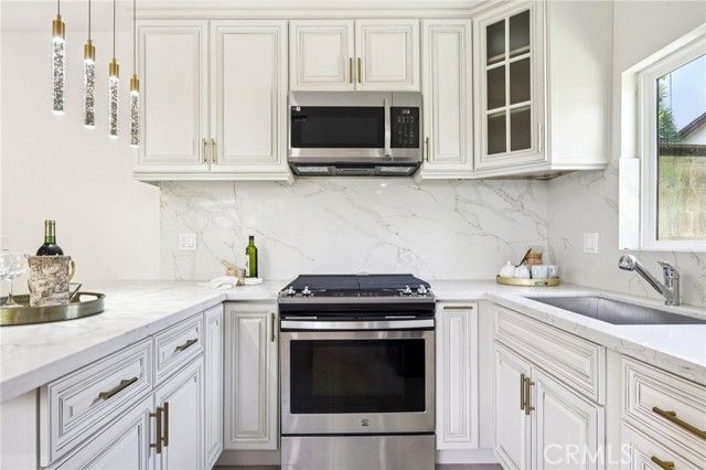 1735 N Lima Street, Burbank, CA 91505