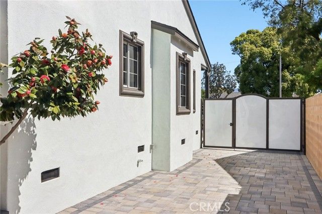 1735 N Lima Street, Burbank, CA 91505