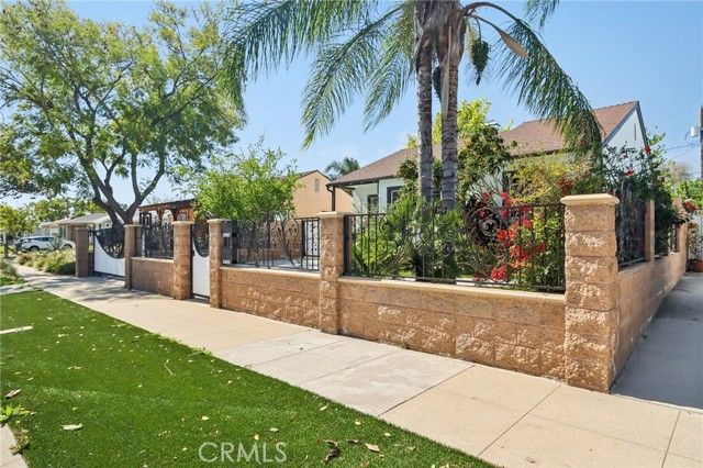 1735 N Lima Street, Burbank, CA 91505