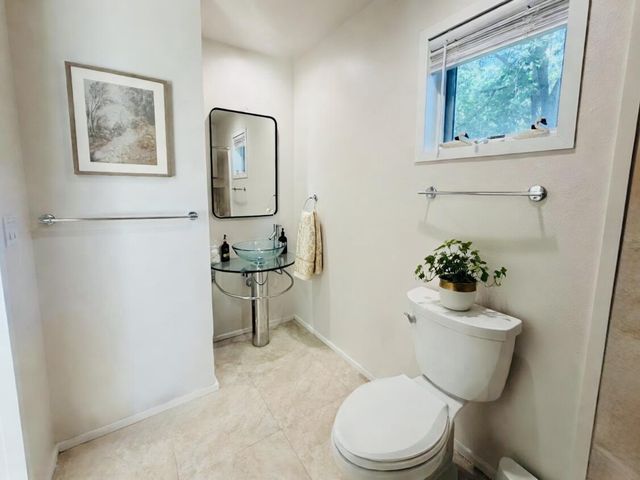 6022 N Sunny Point ROAD, Milwaukee, WI 53209