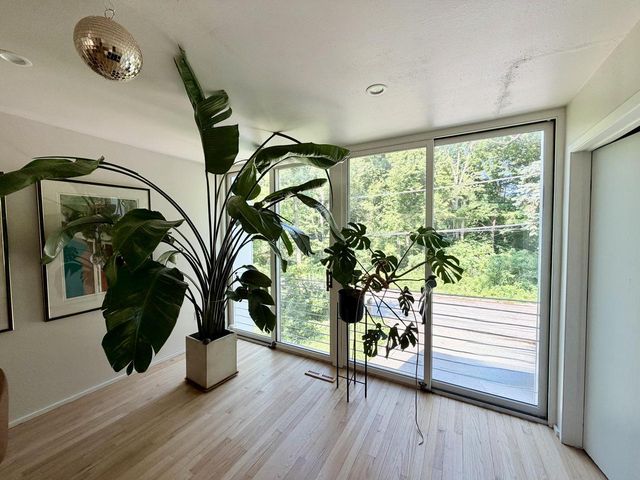 6022 N Sunny Point ROAD, Milwaukee, WI 53209
