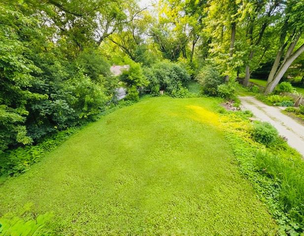 6022 N Sunny Point ROAD, Milwaukee, WI 53209