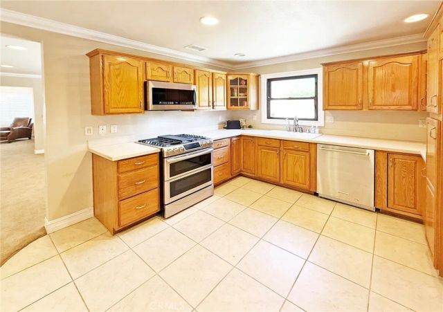 6041 Santa Barbara Avenue, Garden Grove, CA 92845