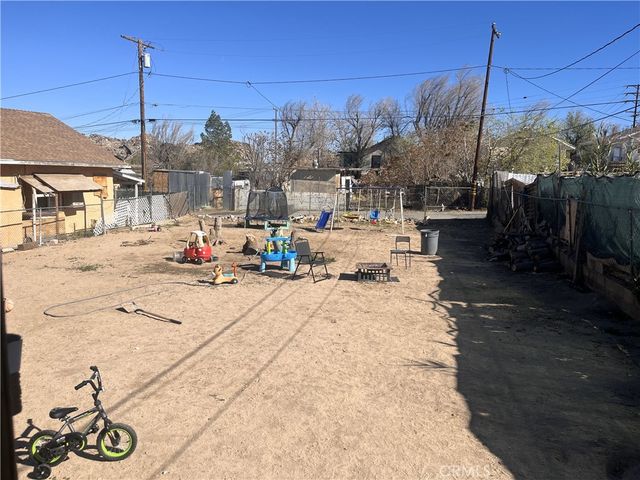 15565 4th, Victorville, CA 92395