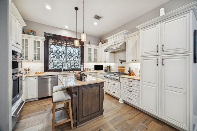 2831 N Cotswold Manor Drive, Houston, TX 77339