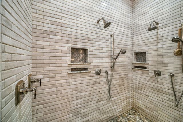 2831 N Cotswold Manor Drive, Houston, TX 77339