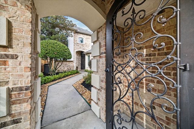 2831 N Cotswold Manor Drive, Houston, TX 77339
