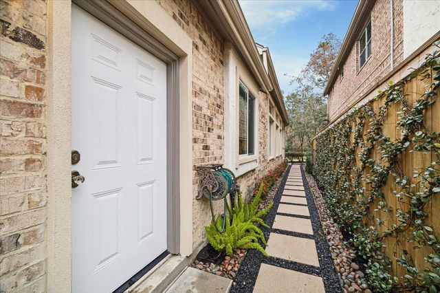 2831 N Cotswold Manor Drive, Houston, TX 77339