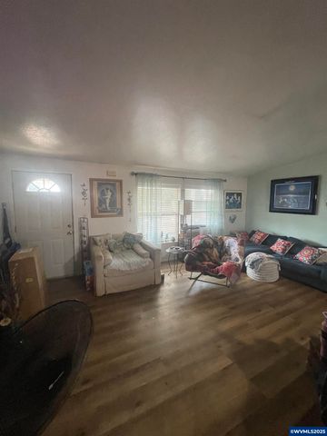 4353 Lemon St NE, Salem, OR 97305