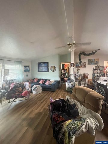 4353 Lemon St NE, Salem, OR 97305