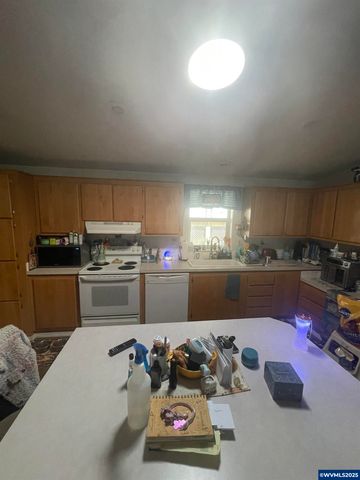 4353 Lemon St NE, Salem, OR 97305