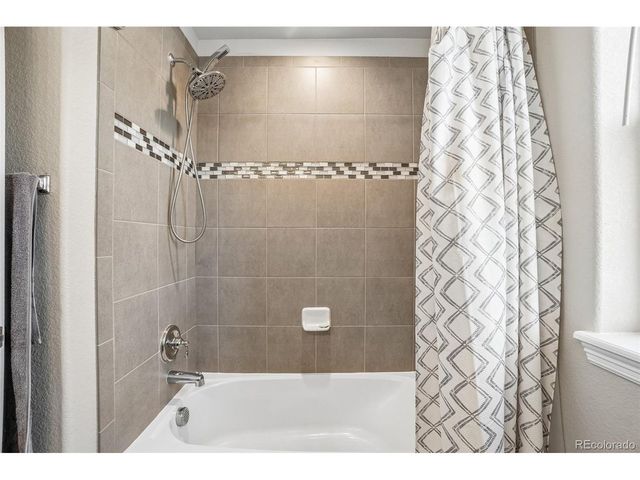 4988 Priors Dr, Windsor, CO 80550