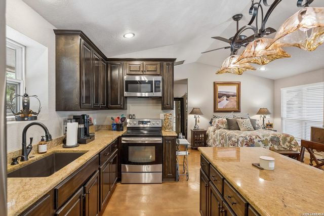 28155 BOERNE STAGE RD, Boerne, TX 78006