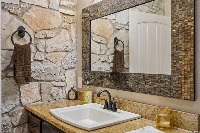 28155 BOERNE STAGE RD, Boerne, TX 78006