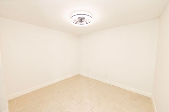 11060 S LAKEVIEW Drive 11060, Pembroke Pines, FL 33026
