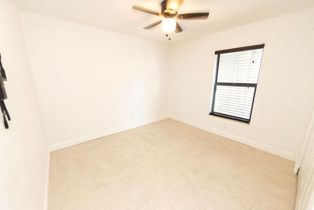 11060 S LAKEVIEW Drive 11060, Pembroke Pines, FL 33026