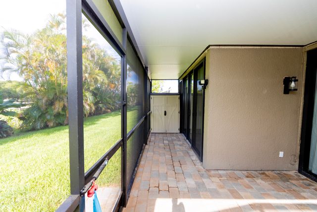 11060 S LAKEVIEW Drive 11060, Pembroke Pines, FL 33026
