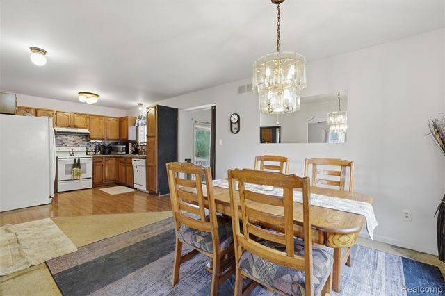 9293 Wildwood Lake Drive, Whitmore Lake, MI 48189