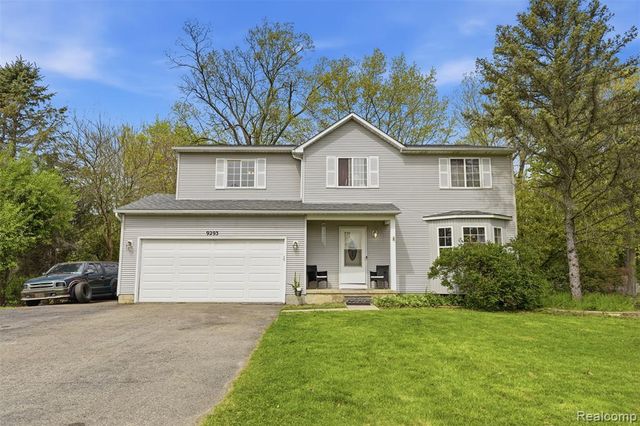 9293 Wildwood Lake Drive, Whitmore Lake, MI 48189