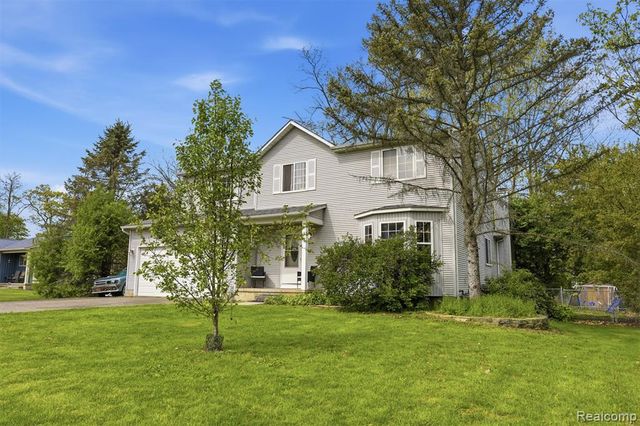 9293 Wildwood Lake Drive, Whitmore Lake, MI 48189