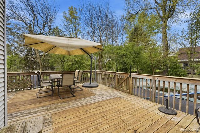 9293 Wildwood Lake Drive, Whitmore Lake, MI 48189