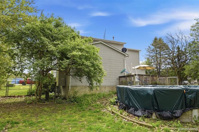 9293 Wildwood Lake Drive, Whitmore Lake, MI 48189