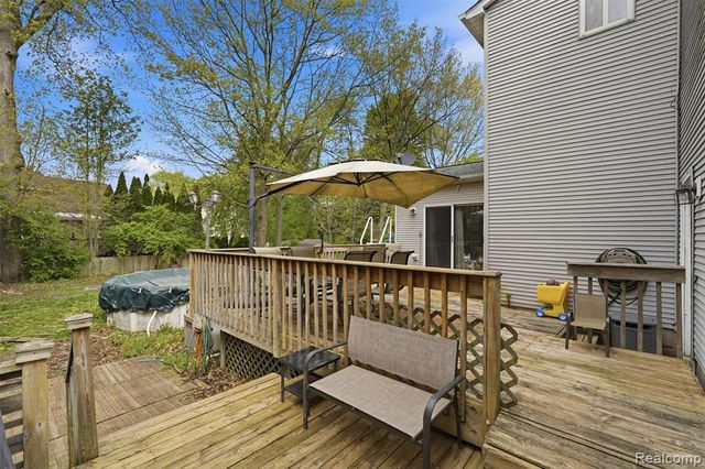 9293 Wildwood Lake Drive, Whitmore Lake, MI 48189