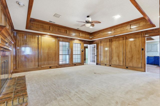 613 Deer Creek Drive, Desoto, TX 75115