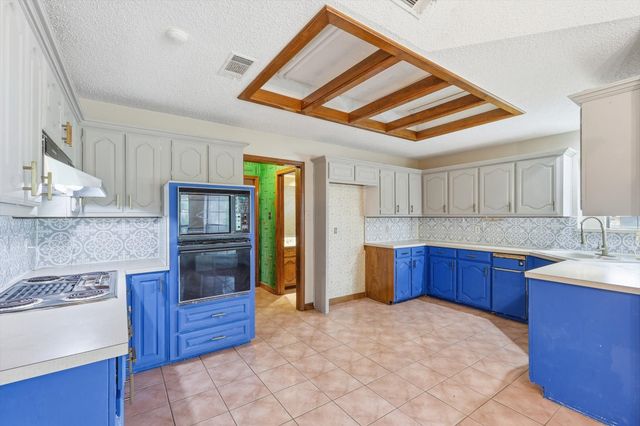 613 Deer Creek Drive, Desoto, TX 75115