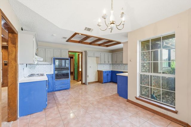 613 Deer Creek Drive, Desoto, TX 75115