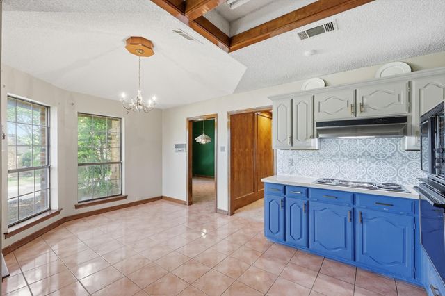 613 Deer Creek Drive, Desoto, TX 75115