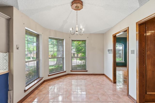 613 Deer Creek Drive, Desoto, TX 75115