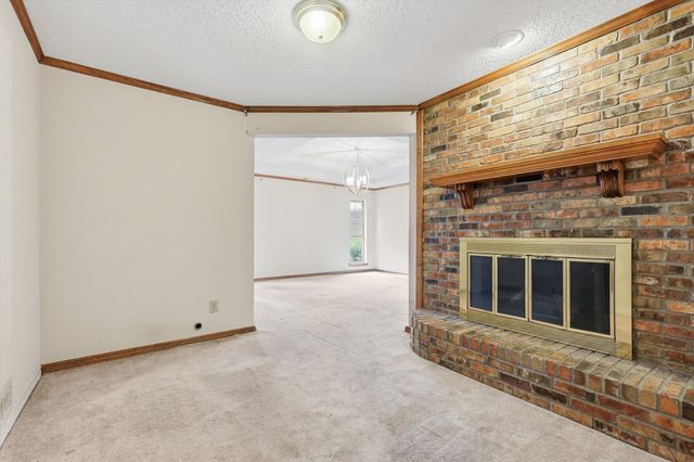 613 Deer Creek Drive, Desoto, TX 75115