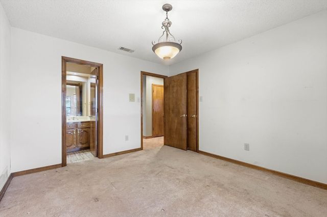 613 Deer Creek Drive, Desoto, TX 75115