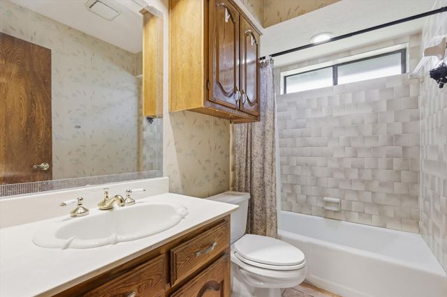 613 Deer Creek Drive, Desoto, TX 75115