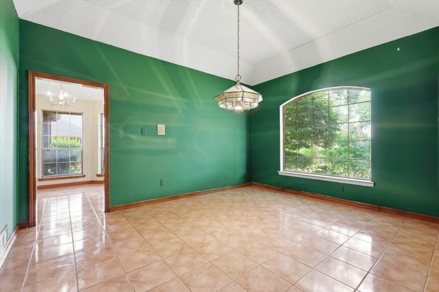 613 Deer Creek Drive, Desoto, TX 75115