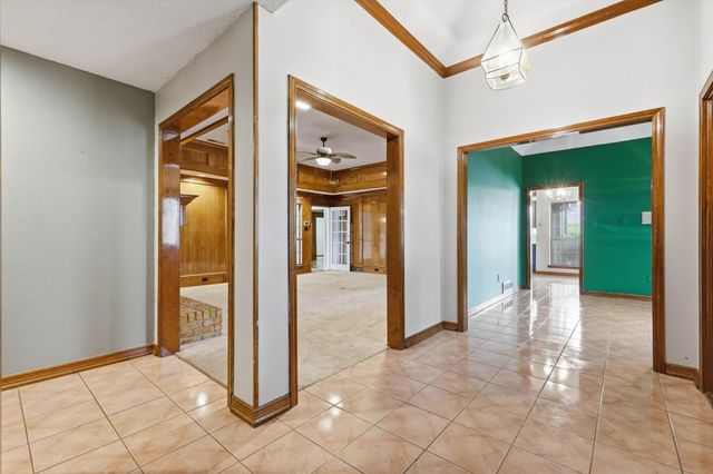 613 Deer Creek Drive, Desoto, TX 75115