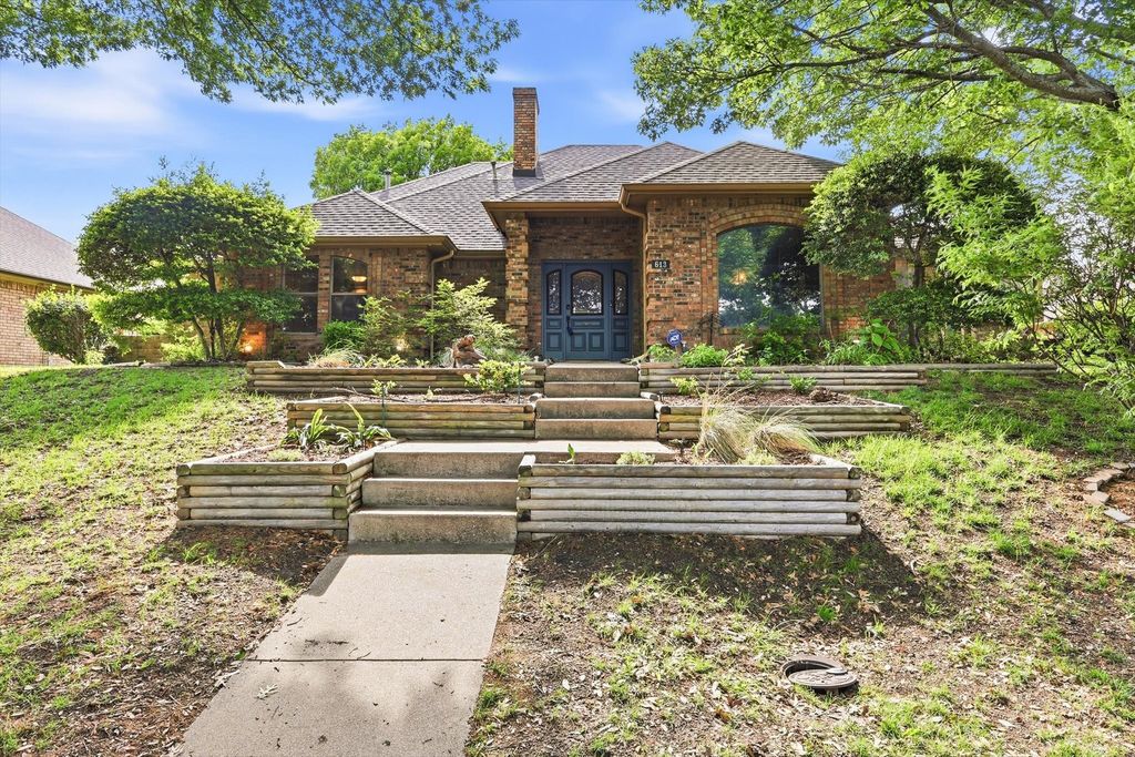 613 Deer Creek Drive, Desoto, TX 75115