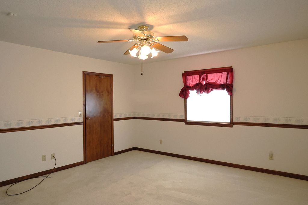 Image 18 of property listing at 3603 PICCADILLY Avenue, Mt Vernon, IL 62864