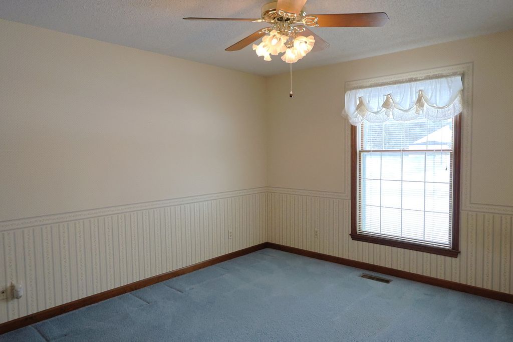 Image 24 of property listing at 3603 PICCADILLY Avenue, Mt Vernon, IL 62864