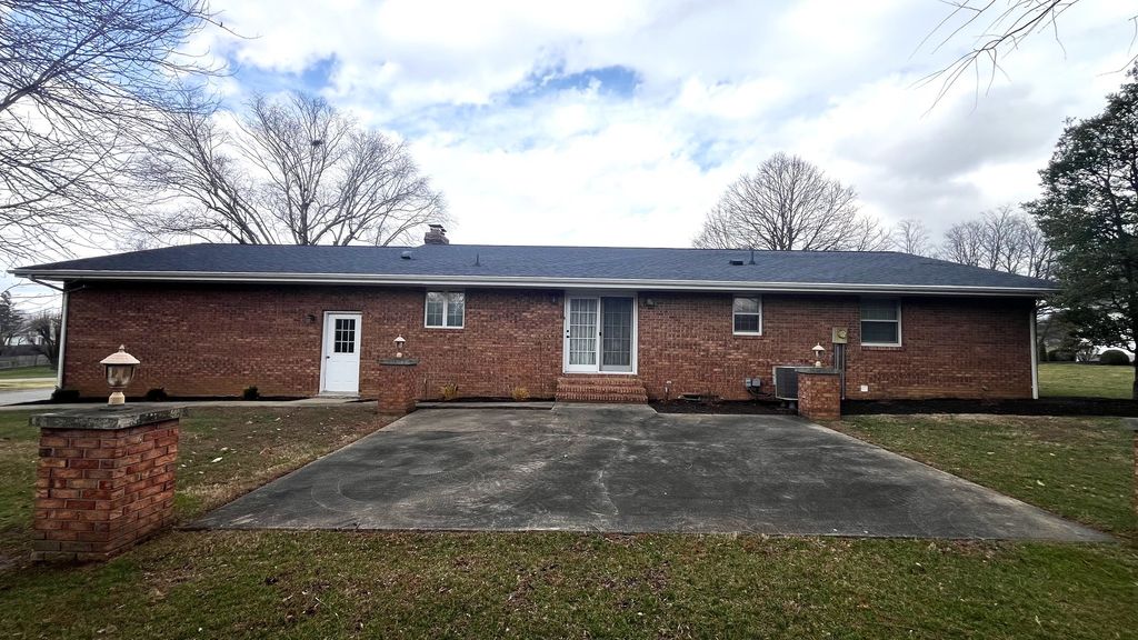 Image 37 of property listing at 3603 PICCADILLY Avenue, Mt Vernon, IL 62864