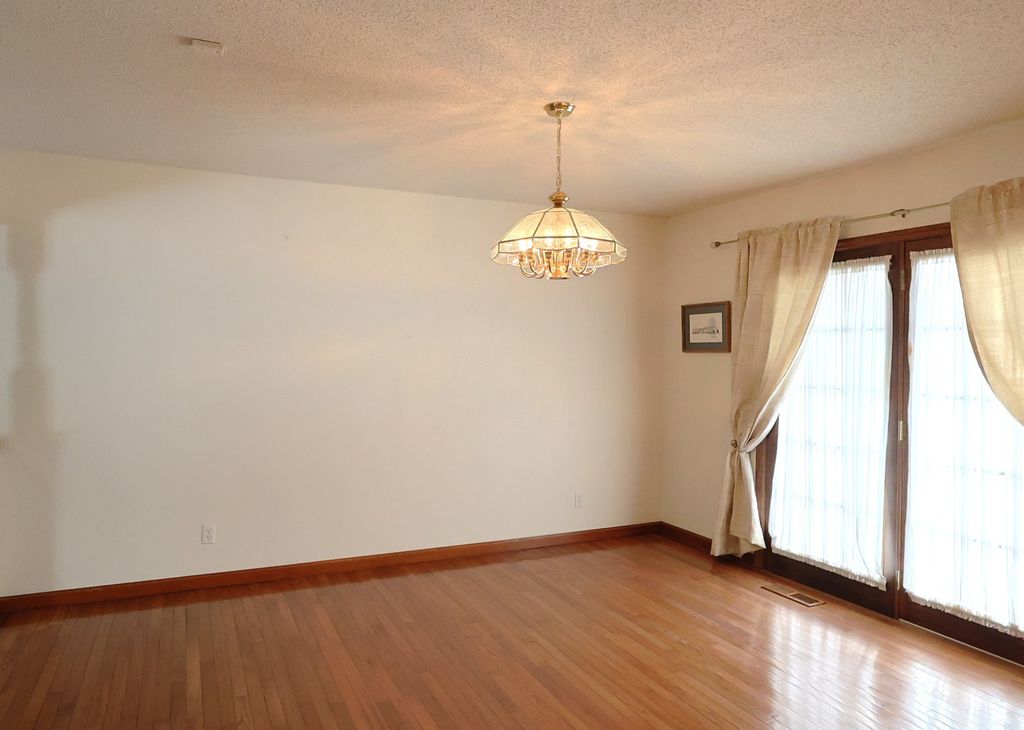 Image 9 of property listing at 3603 PICCADILLY Avenue, Mt Vernon, IL 62864