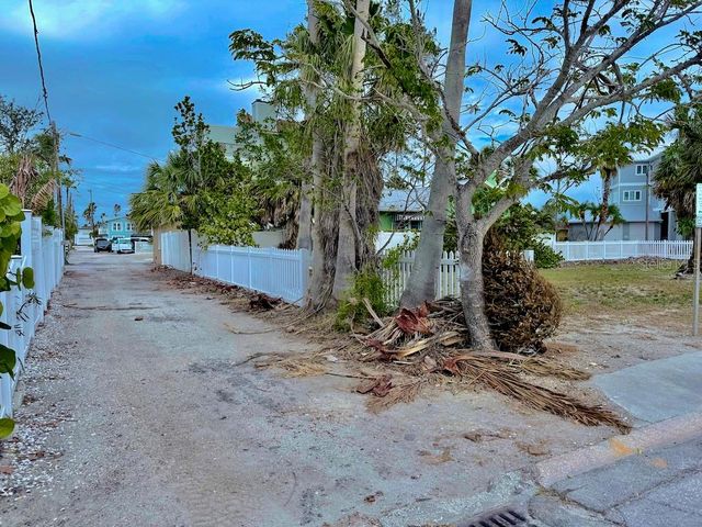 1300 PASS A GRILLE WAY, St Pete Beach, FL 33706